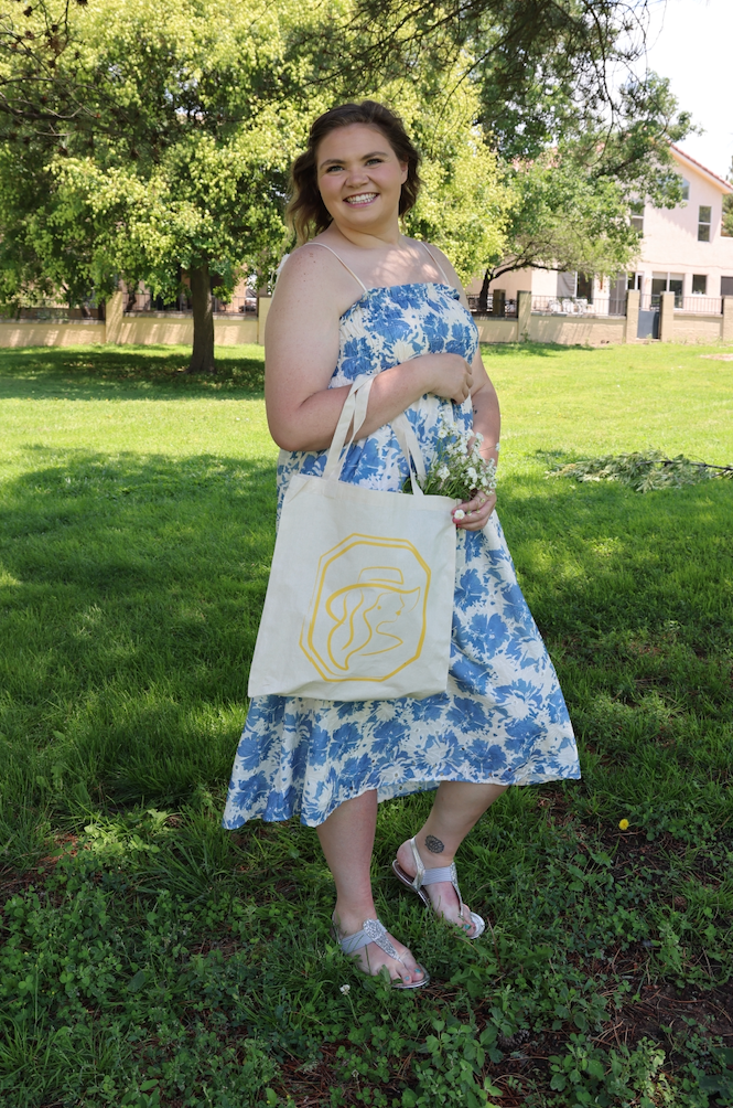 Miss Summer Blues - The Blue and White Floral Midi Dress