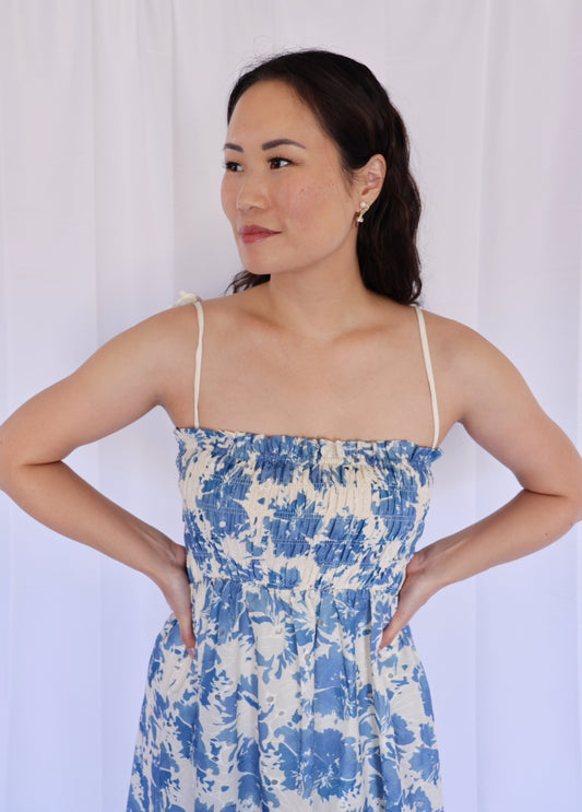 Miss Summer Blues - The Blue and White Floral Midi Dress