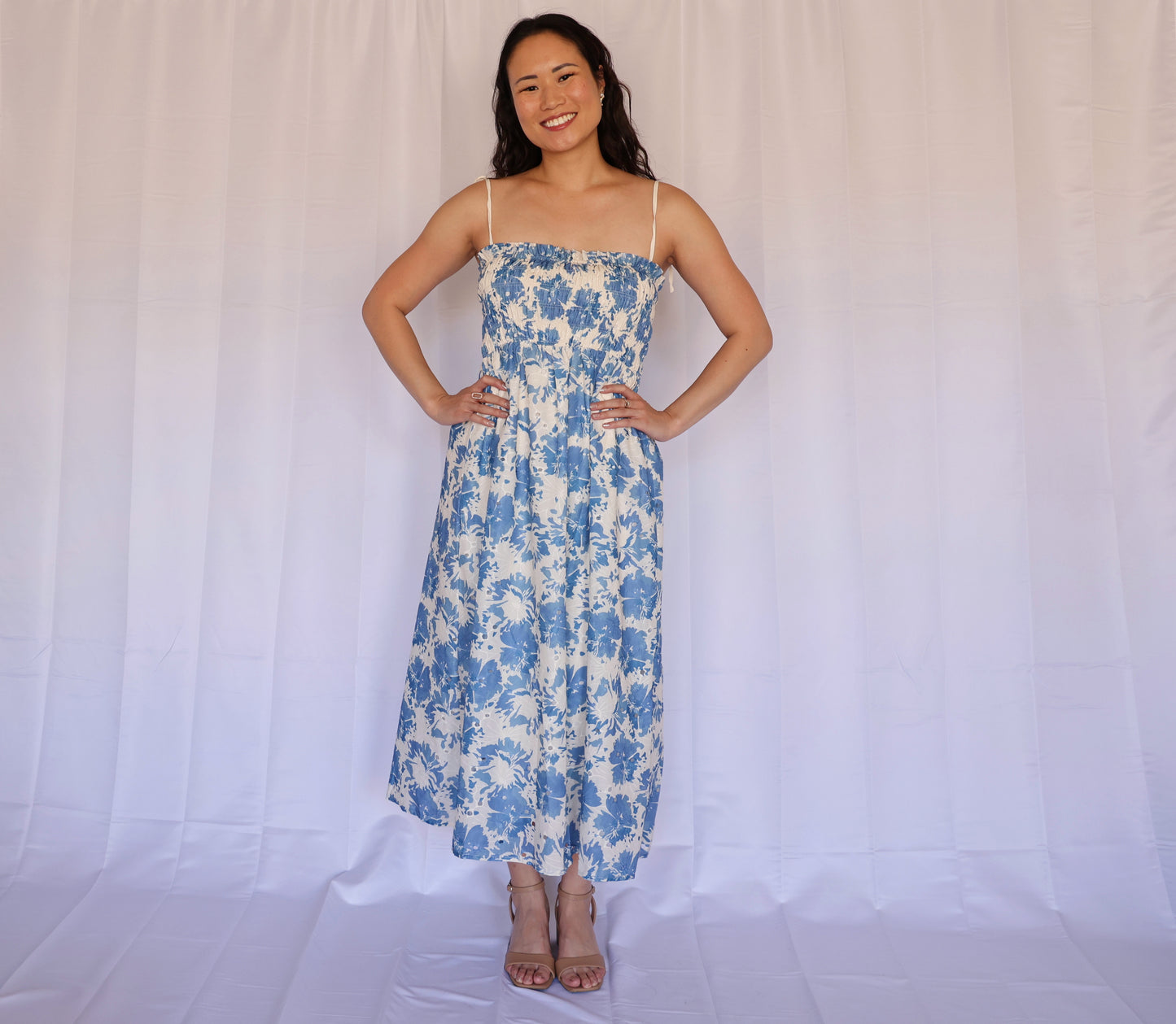 Miss Summer Blues - The Blue and White Floral Midi Dress