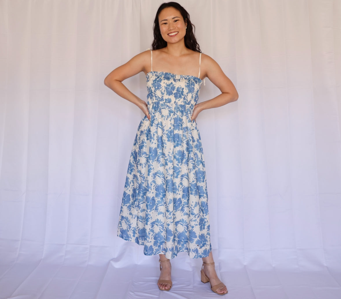 Miss Summer Blues - The Blue and White Floral Midi Dress