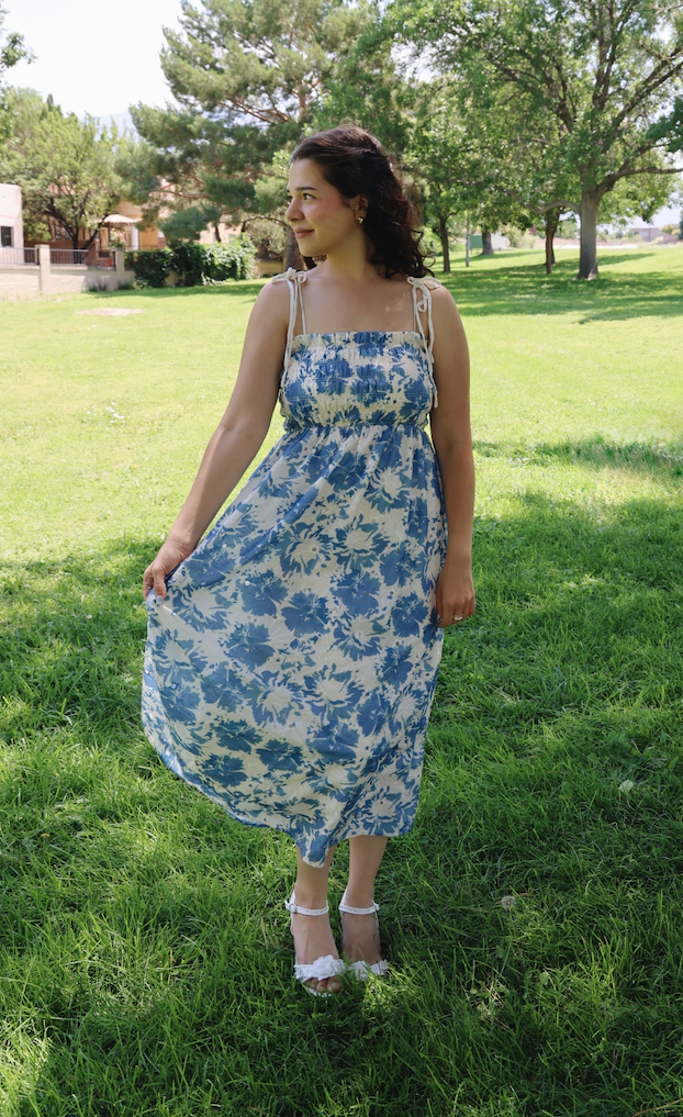 Miss Summer Blues - The Blue and White Floral Midi Dress